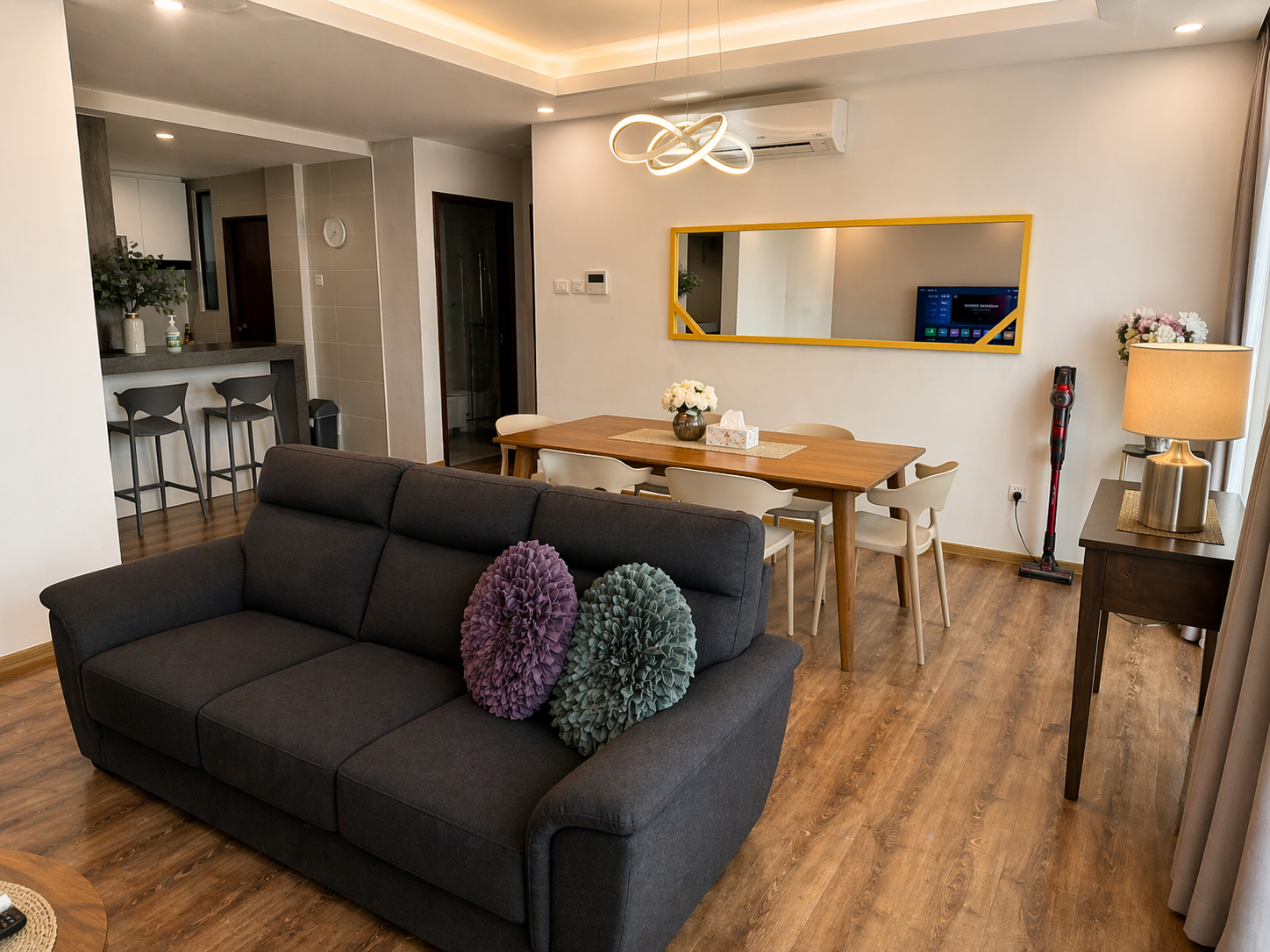 Others 5, Home Abroad @ Jazz Suites 4, Vivacity 6pax, Kuching