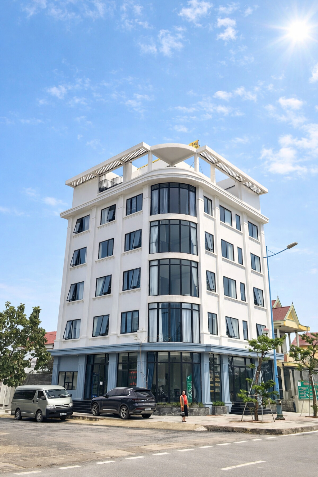 Exterior & Views