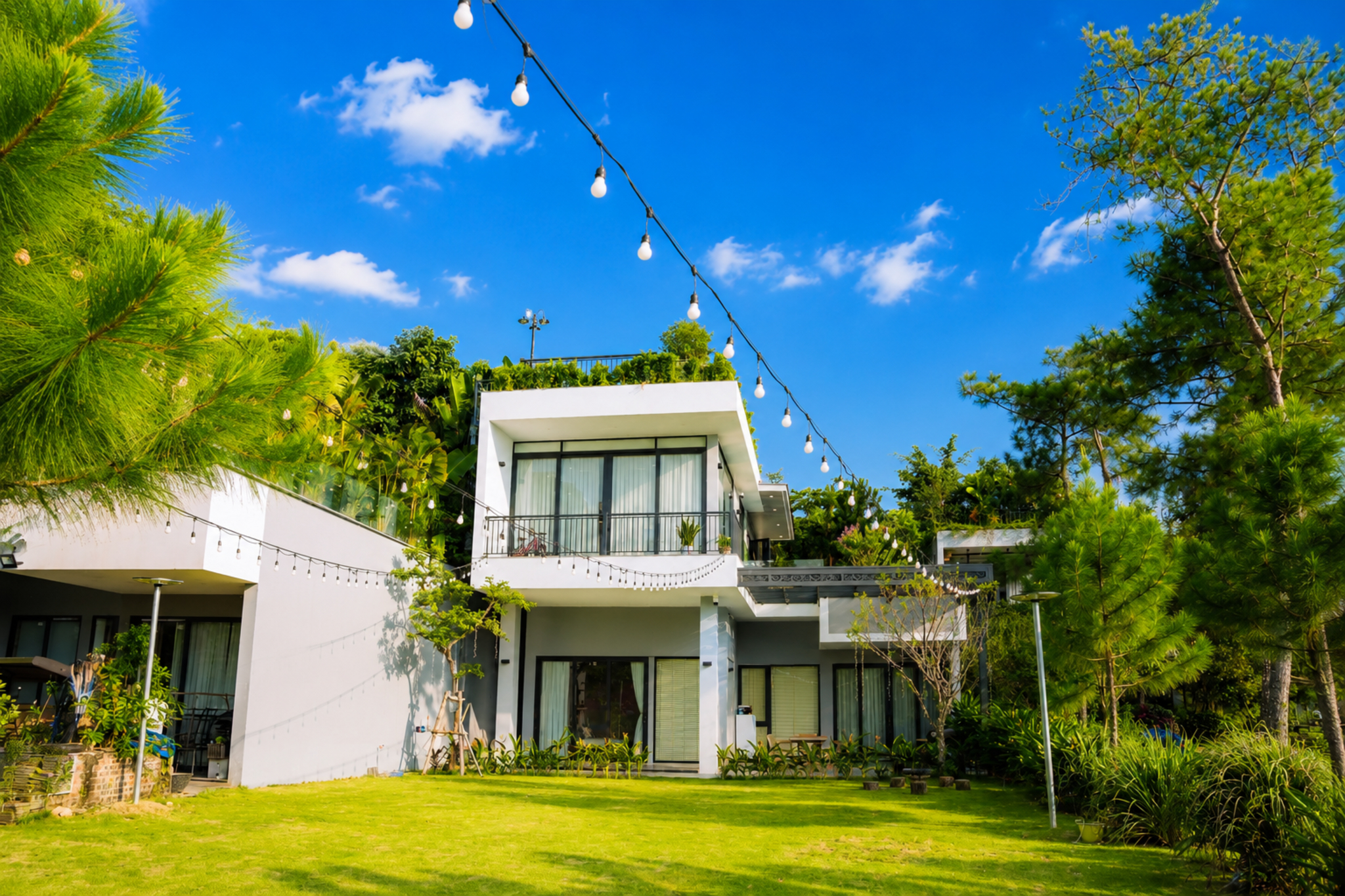 Exterior & Views