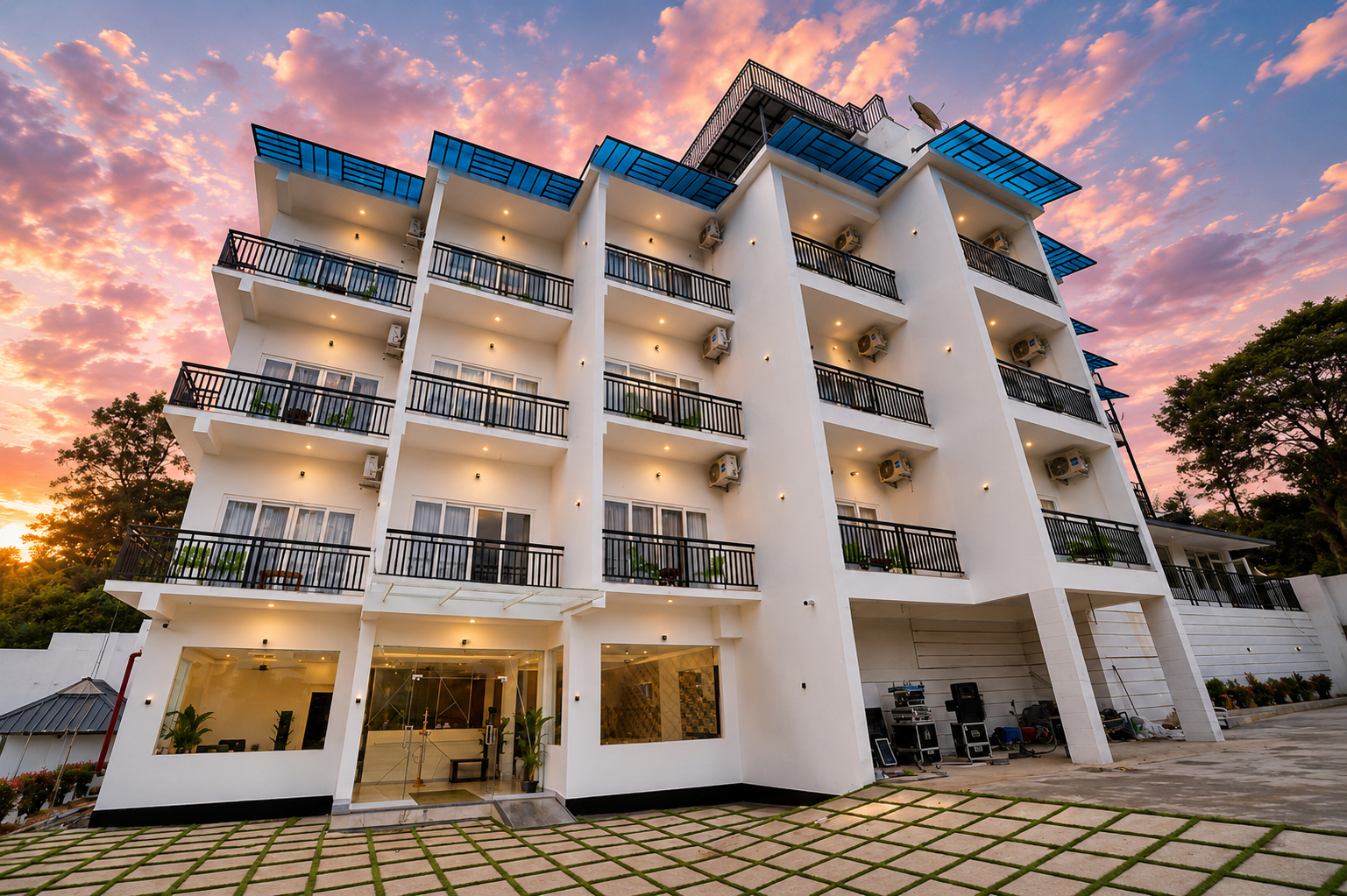 Exterior & Views