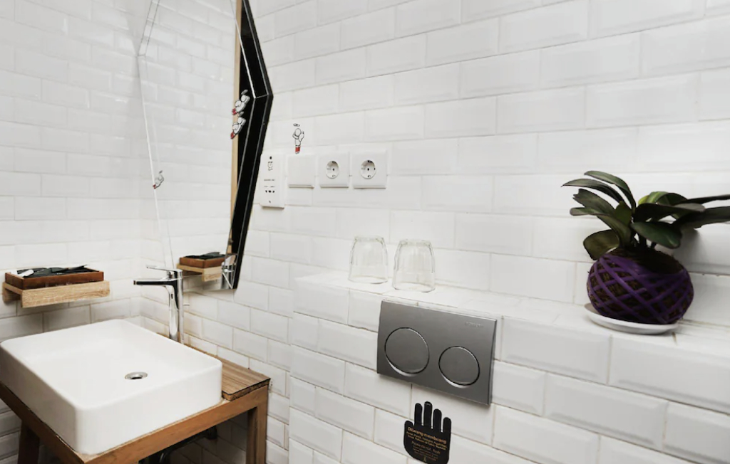 Bathroom, ALPINES by ARTOTEL, Malang