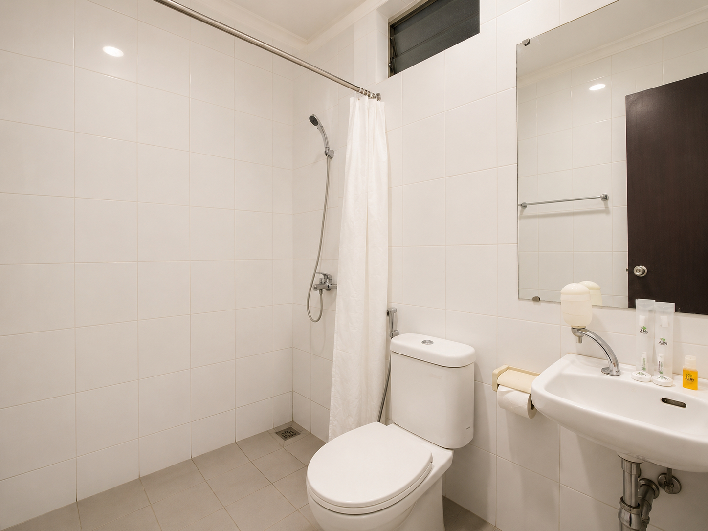 bathroom 13
