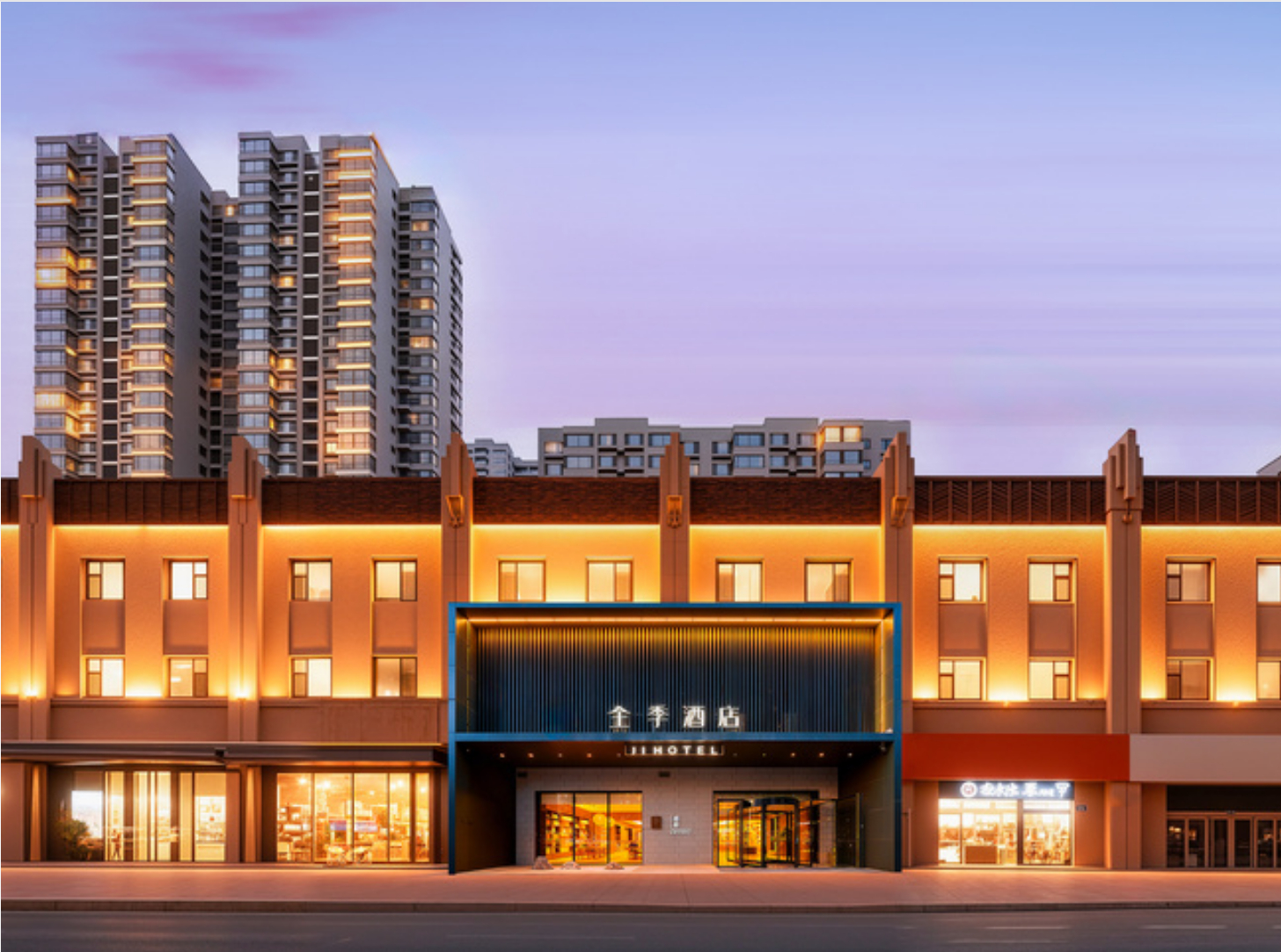 Exterior & Views