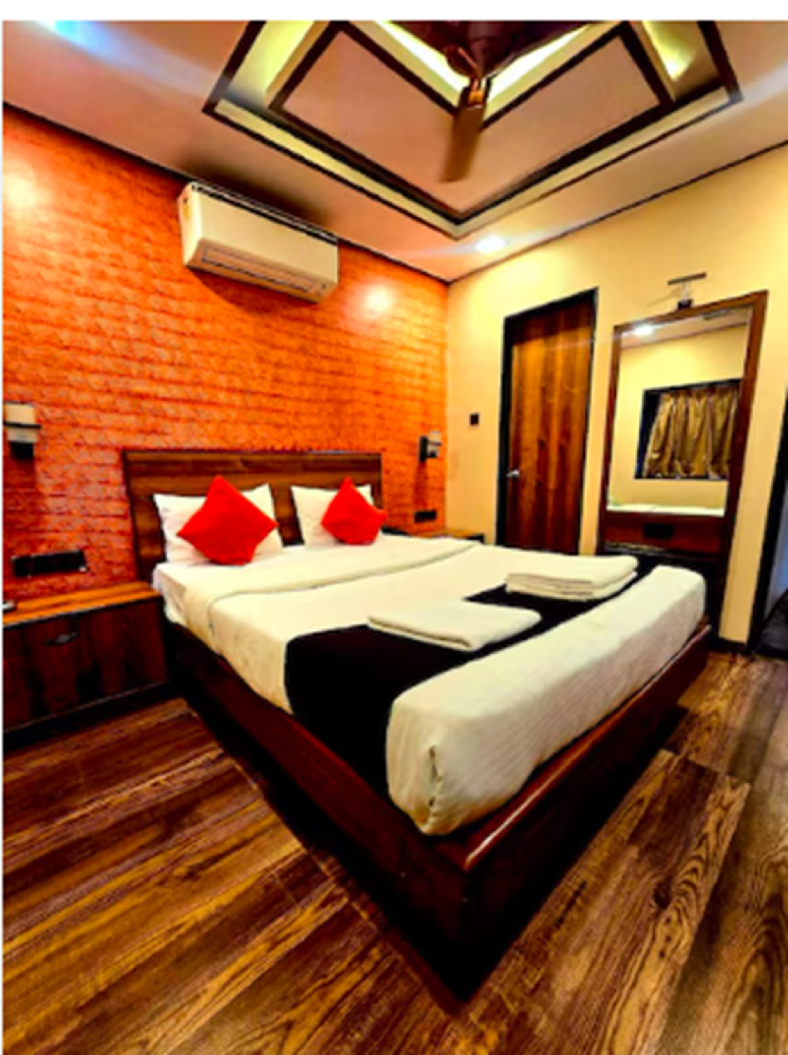 Bedroom 3, Hotel Matoshree Executive, Satara