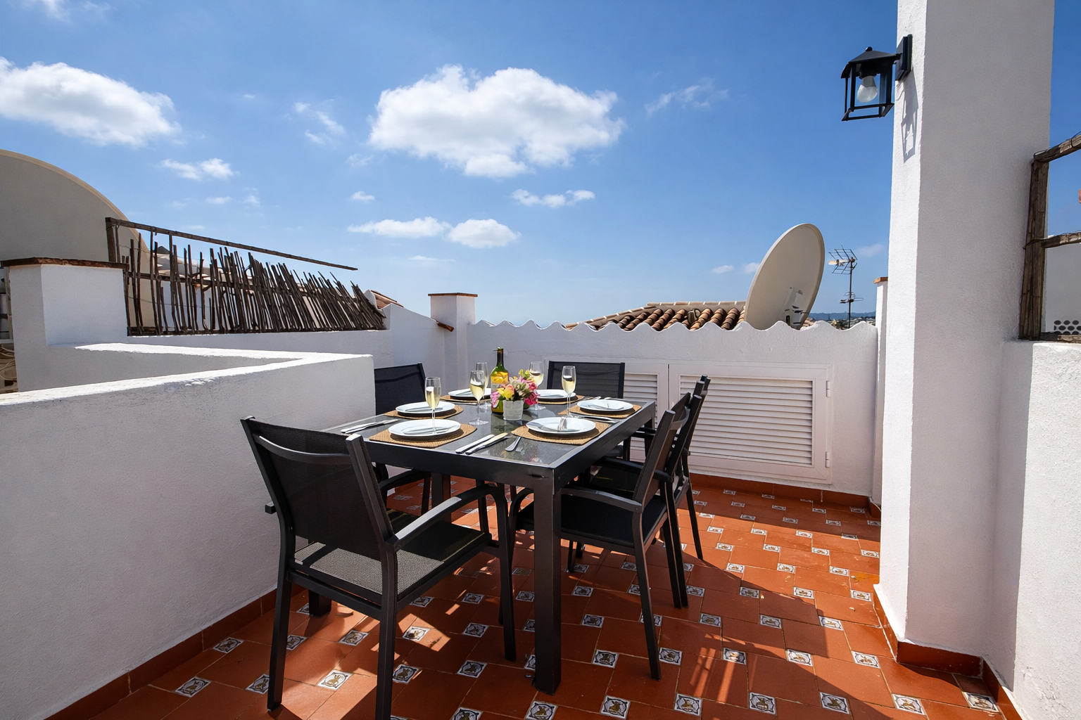 Others 2, Charming 3-Bedroom Apartment in Scenic Frigiliana, Málaga
