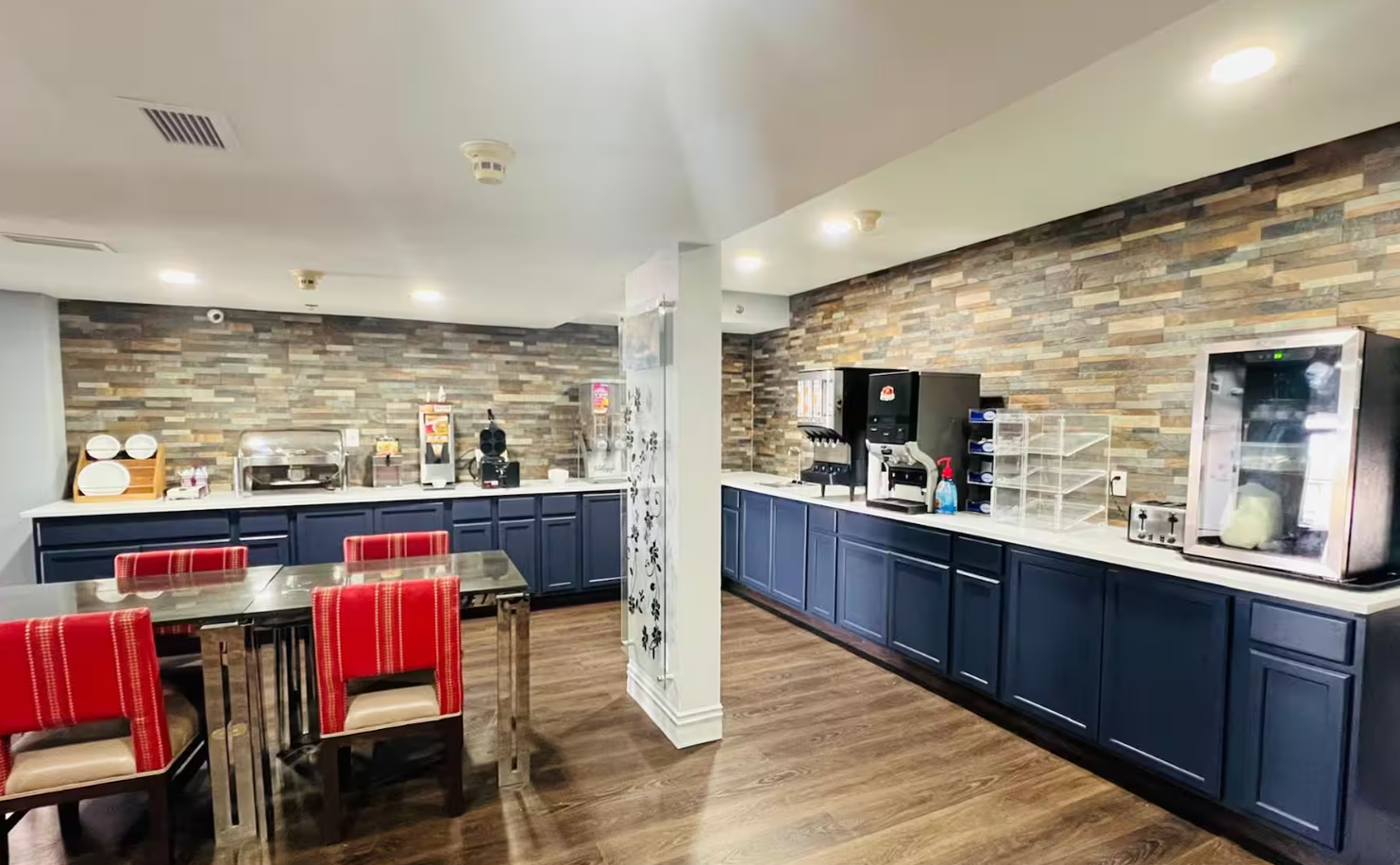 Food & Drinks 5, AmericInn by Wyndham Rawlins, Carbon