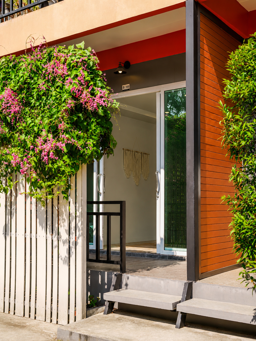 Exterior & Views