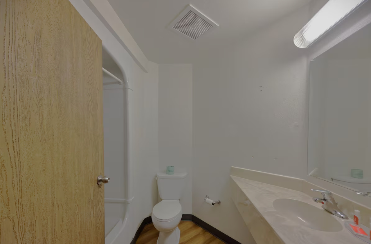 Bathroom 4, Econo Lodge Hot Springs, Fall River