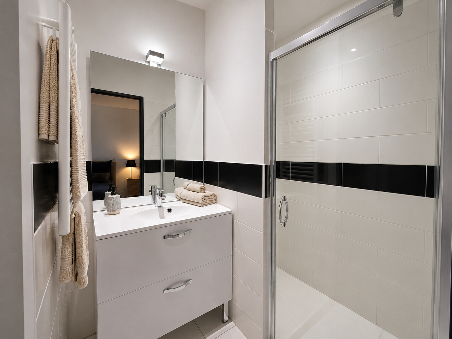 Bathroom 2, T2 Edouard centre ville au calme , Charente