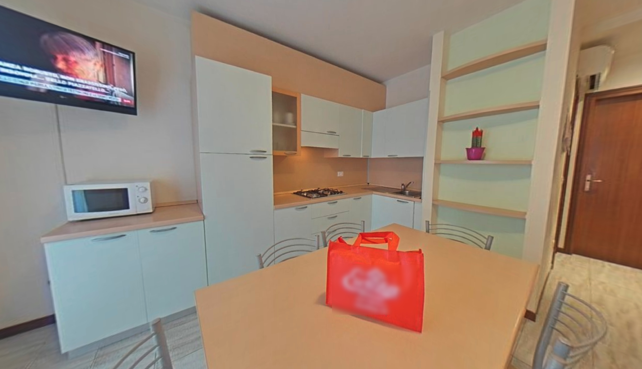 Kitchen 5, Equipped Vacation Home With Balcony, Udine