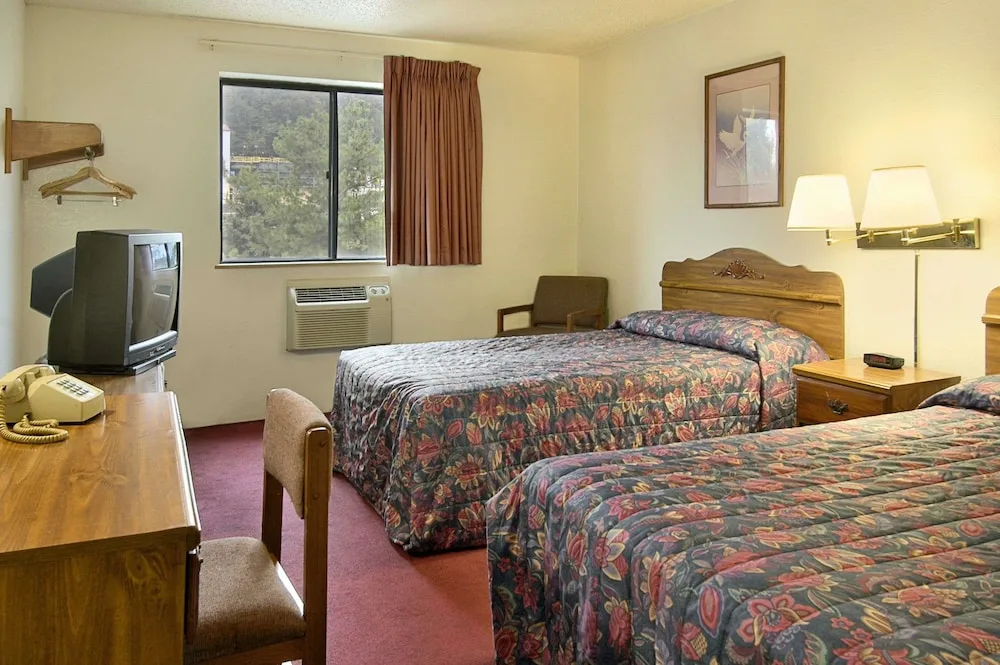 Bedroom 2, Butler Hotel, PA, Butler