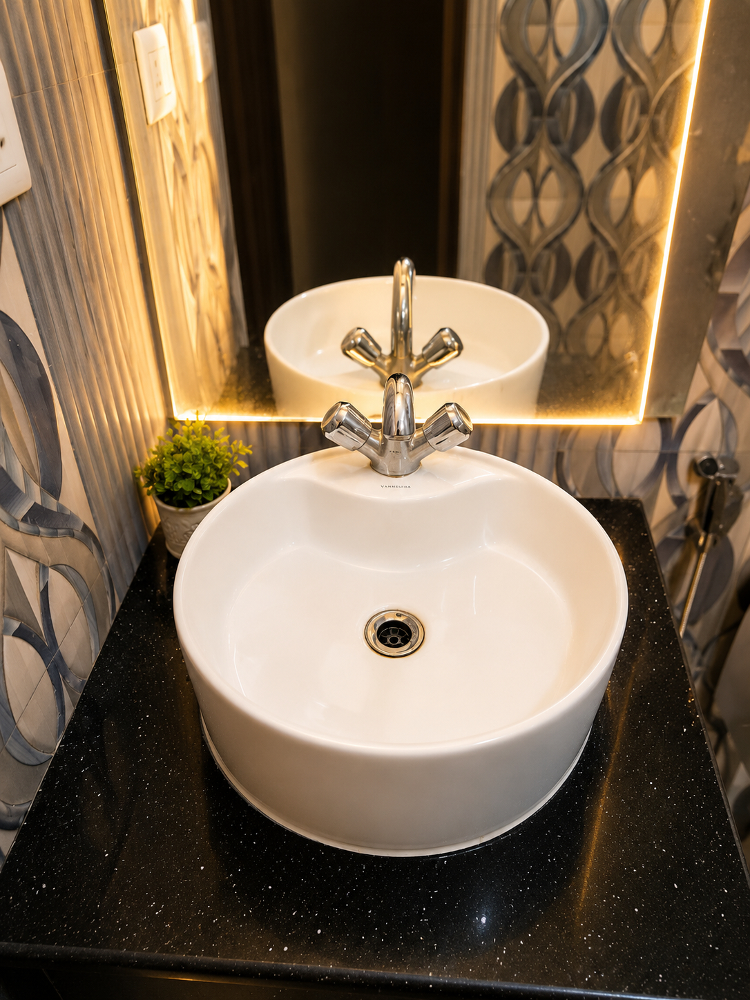 Bathroom, Hotel JP International, Reasi