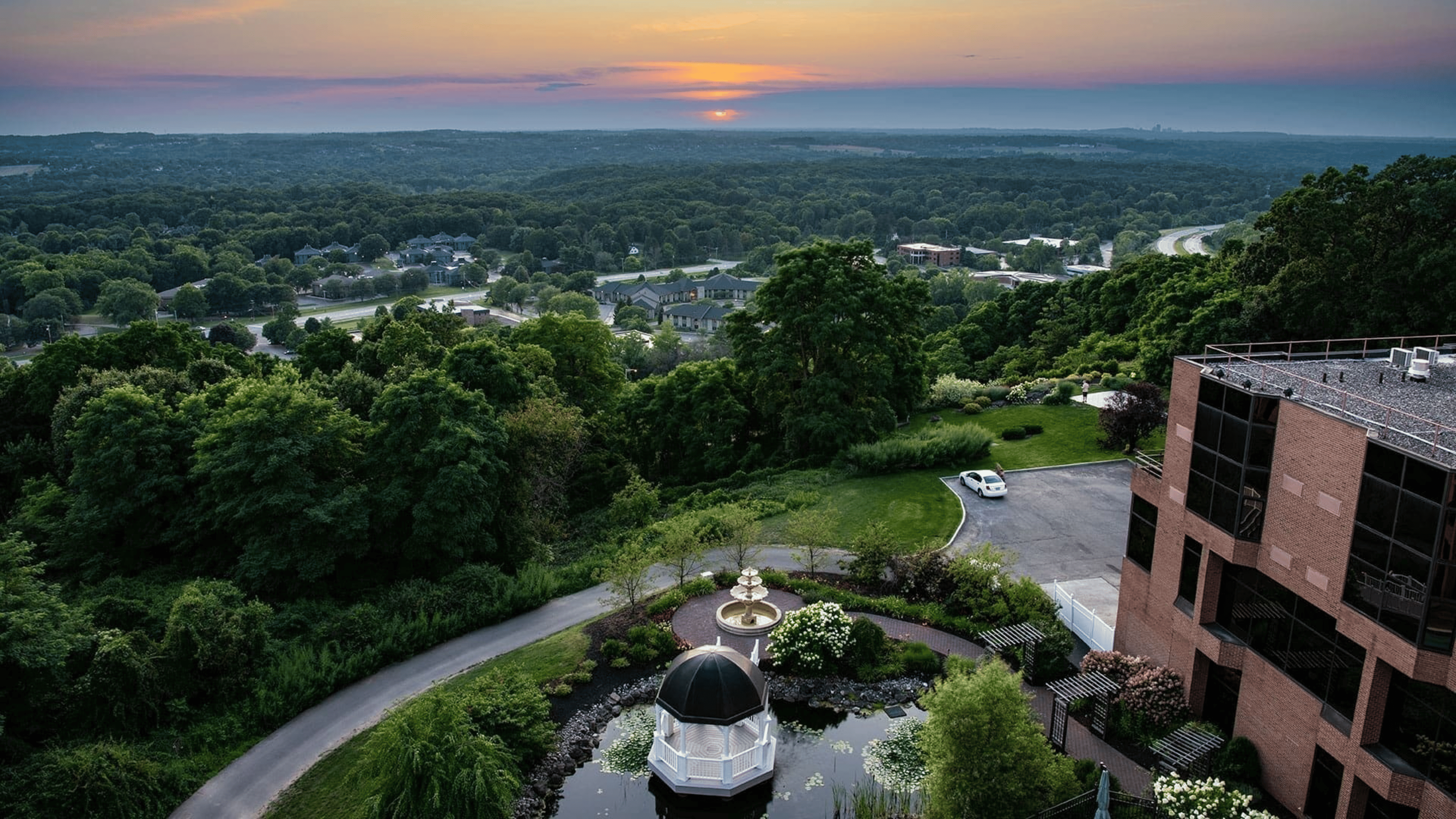 Exterior & Views