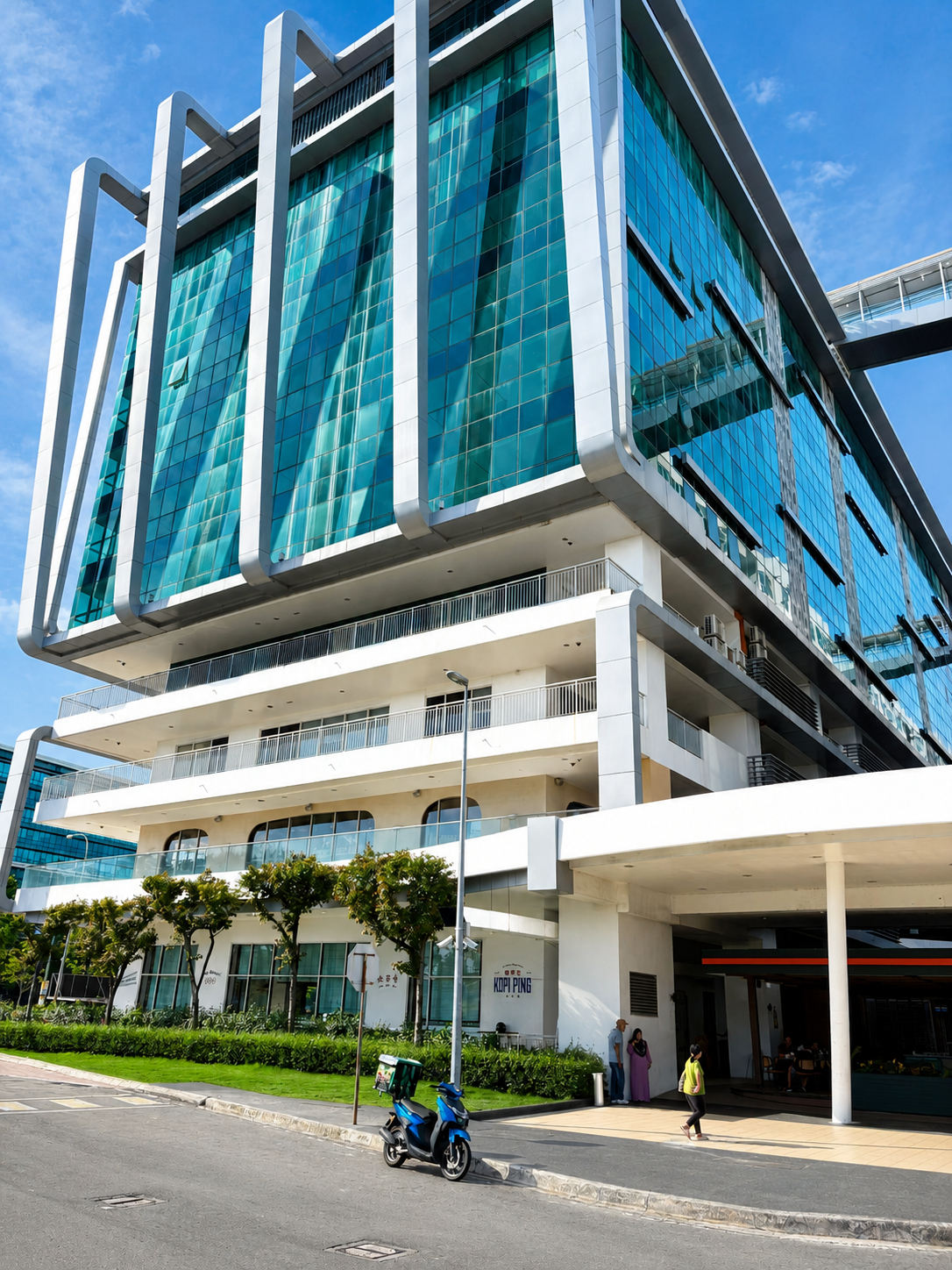 Exterior & Views