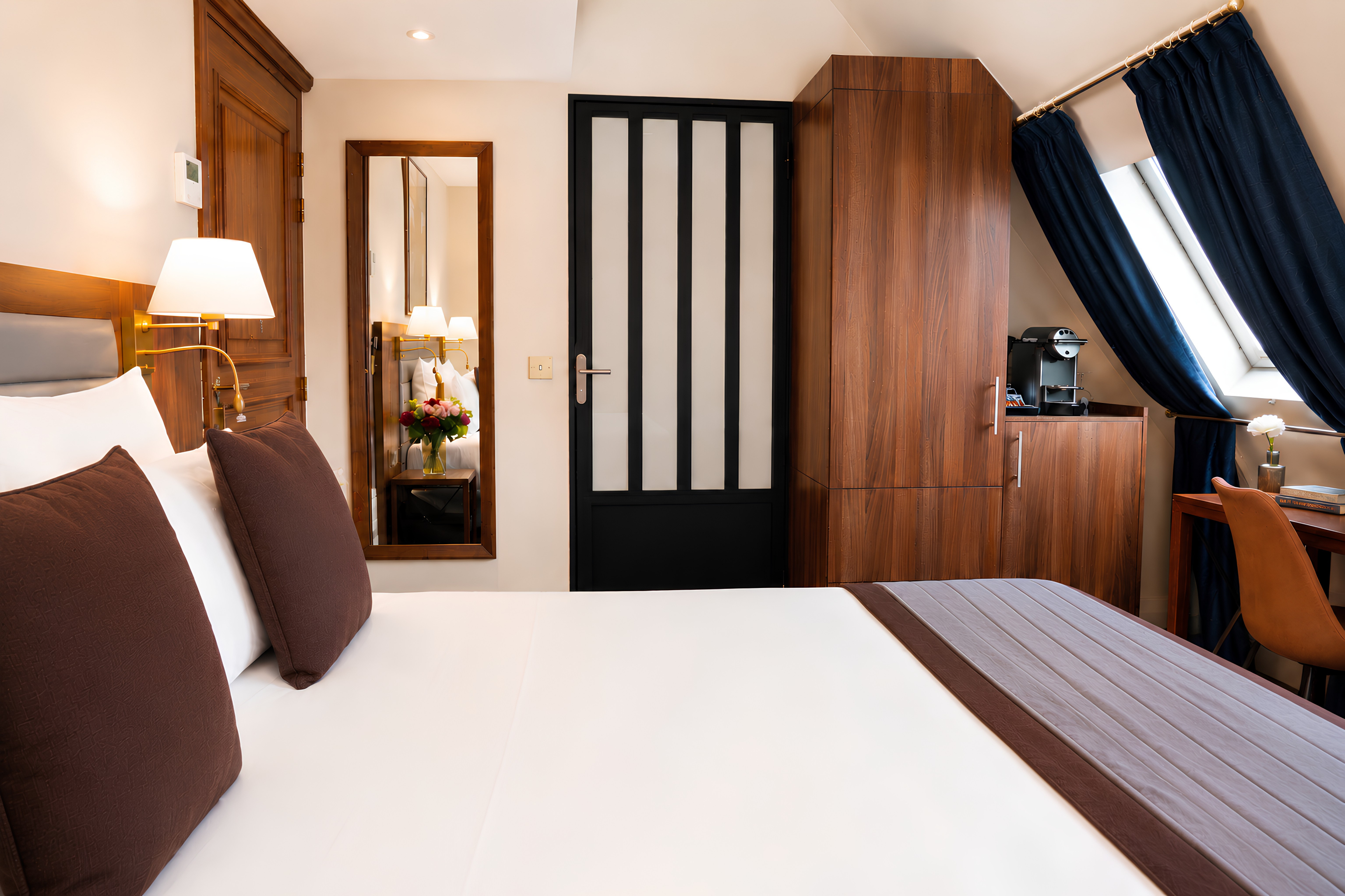 Bedroom, Hotel Mayflower Opera, Paris