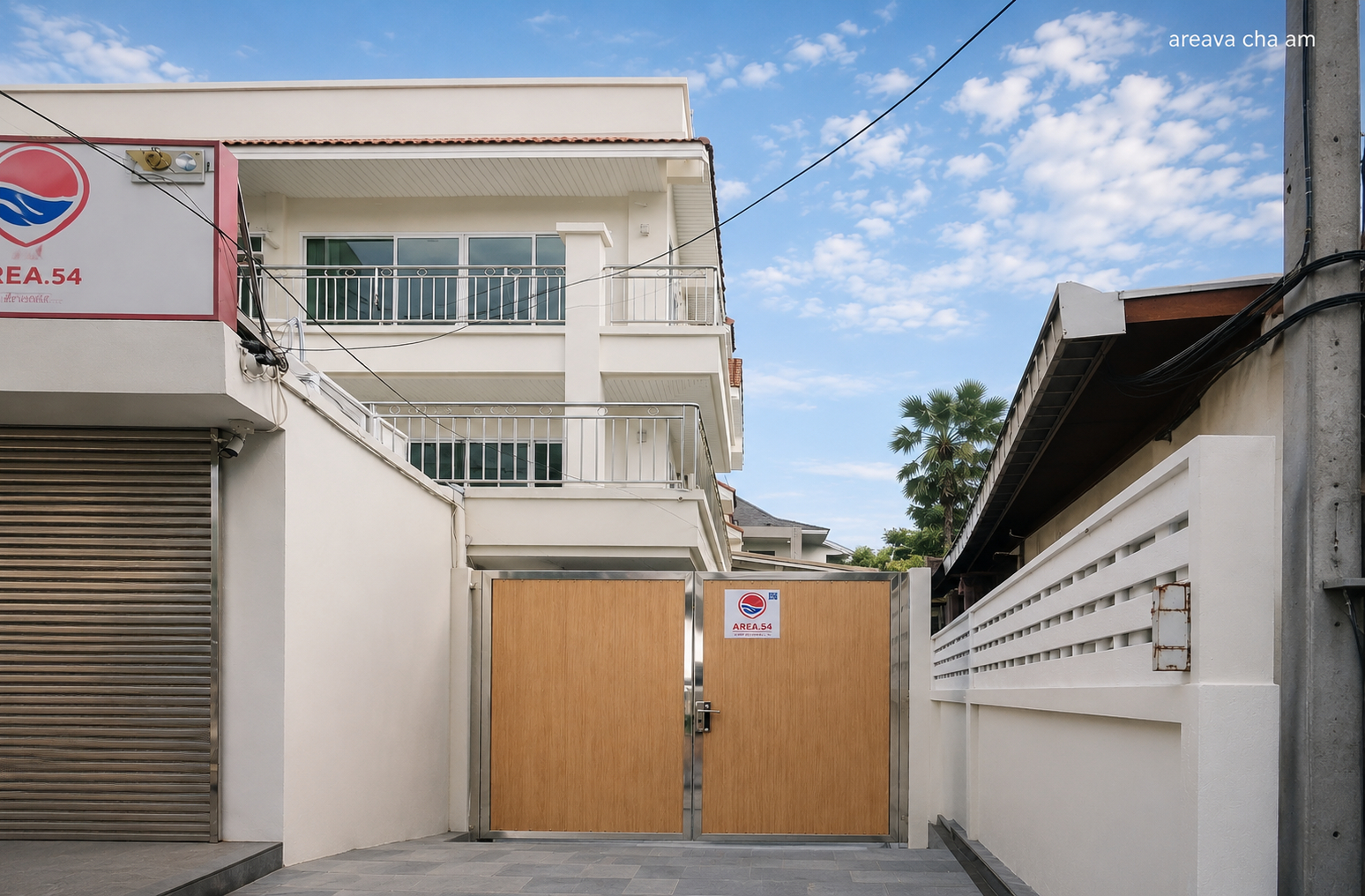 Exterior & Views