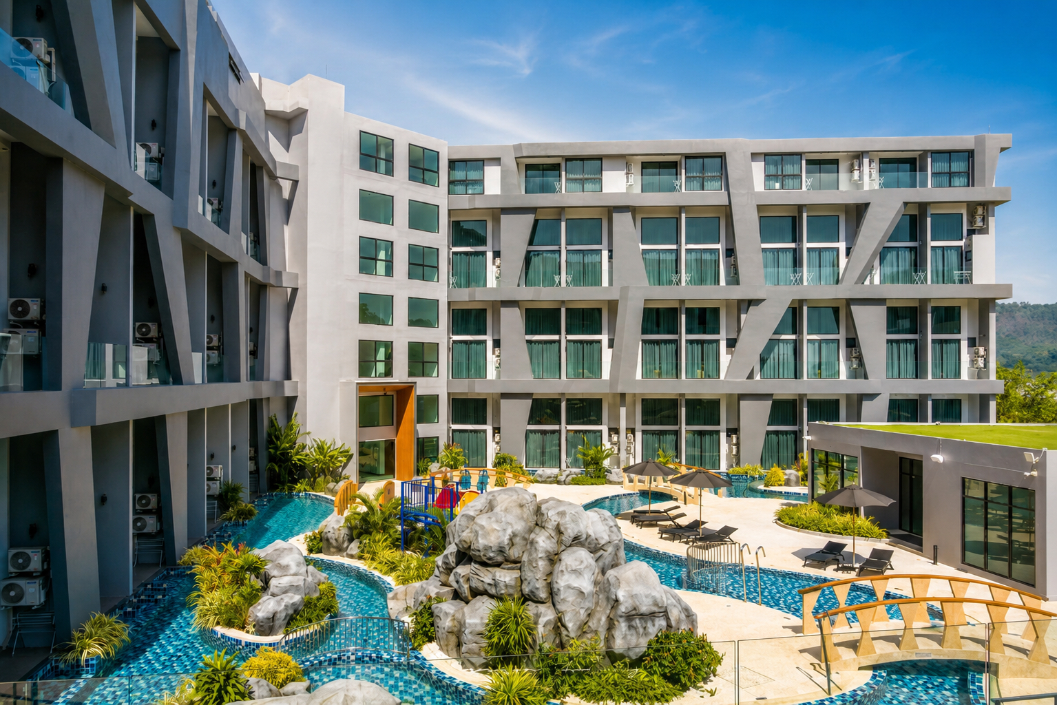 Exterior & Views