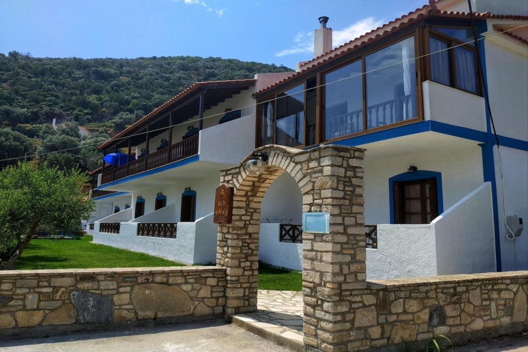 Exterior & Views