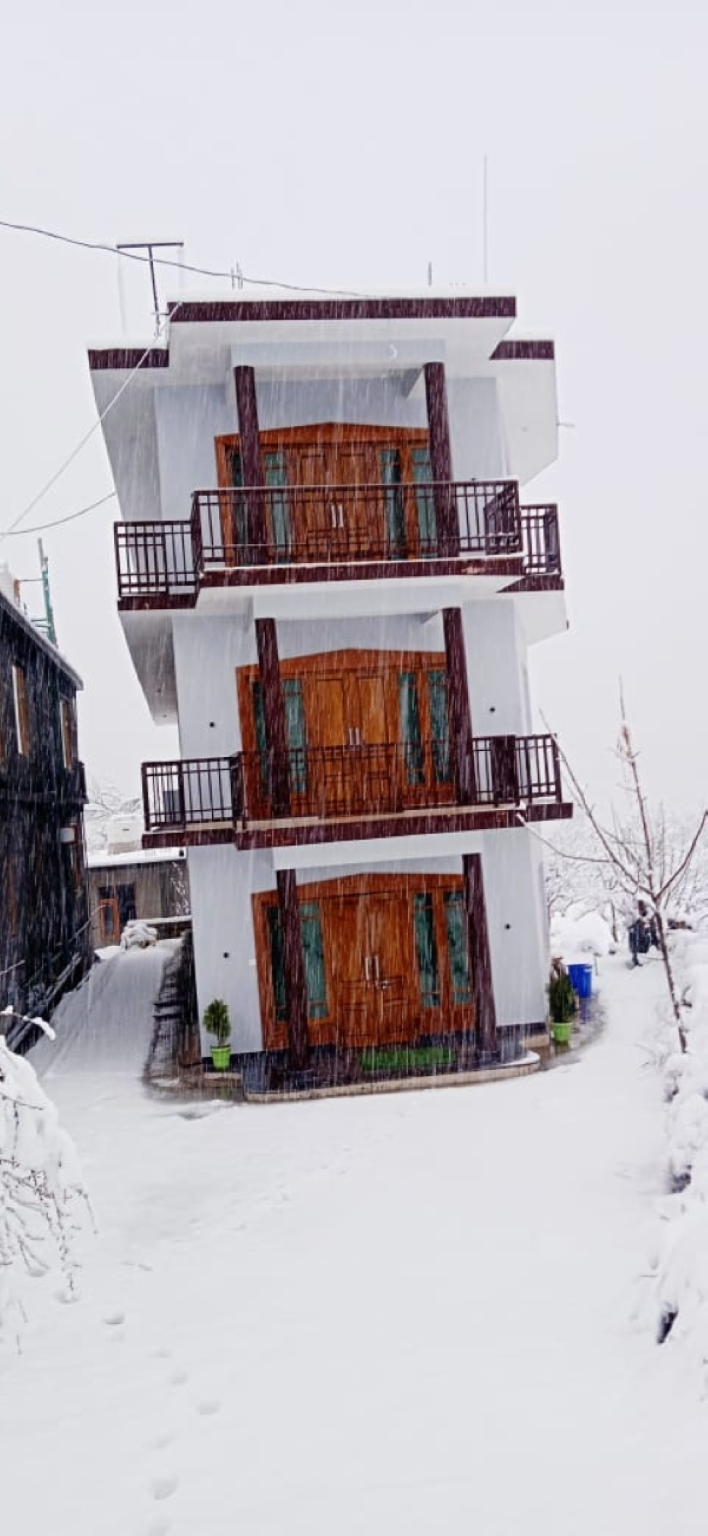 Exterior & Views