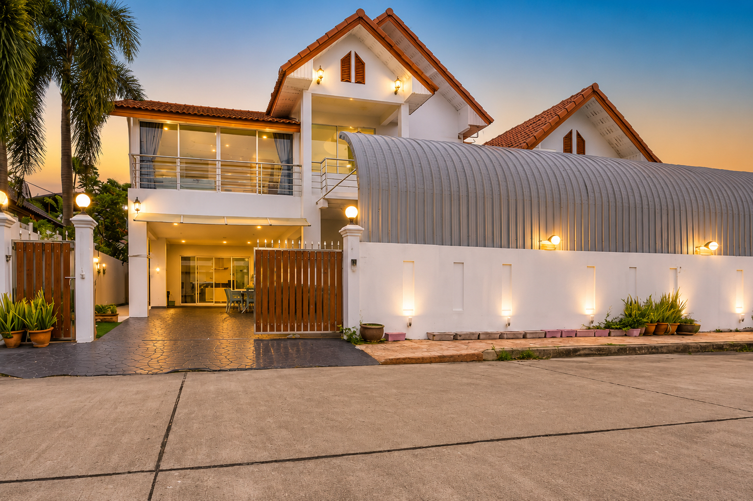 Exterior & Views