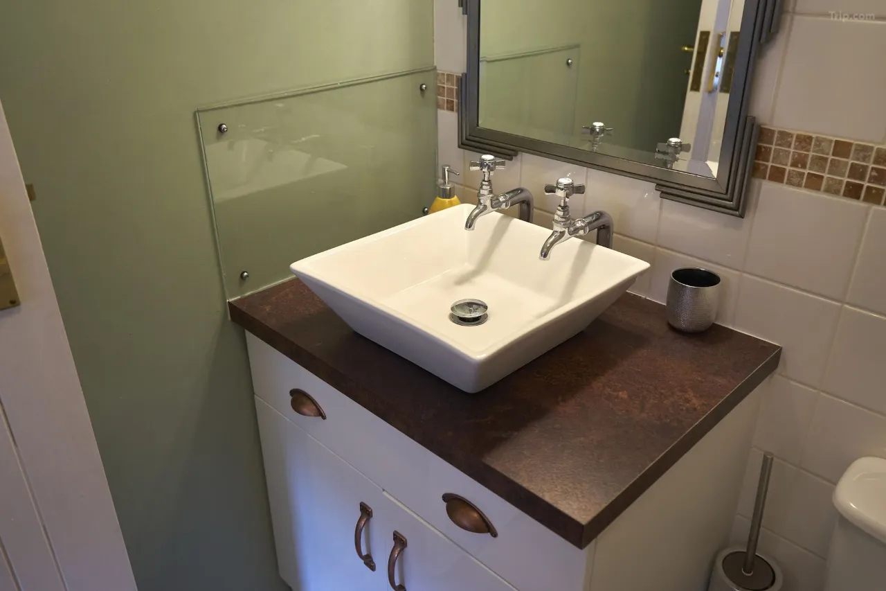 Bathroom 3, The Coachmakers Arms, Oxfordshire