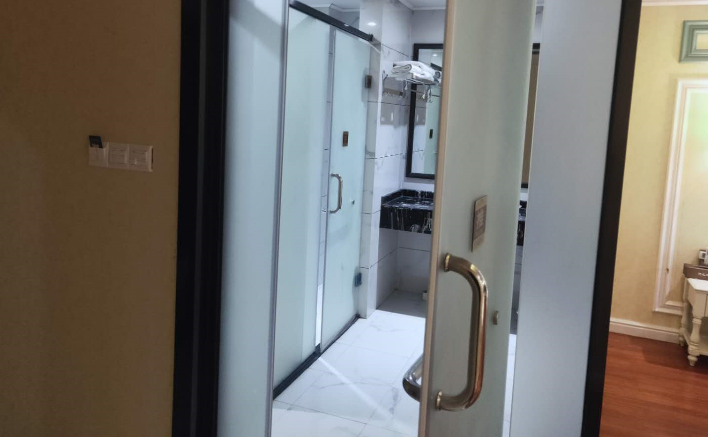 Bathroom, Hezhizhou Business Hotel, Hechi
