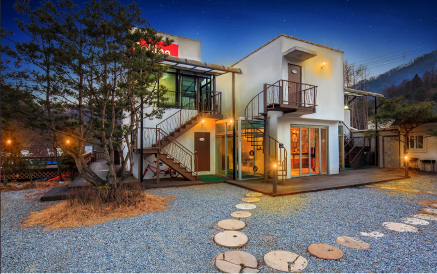 Exterior & Views