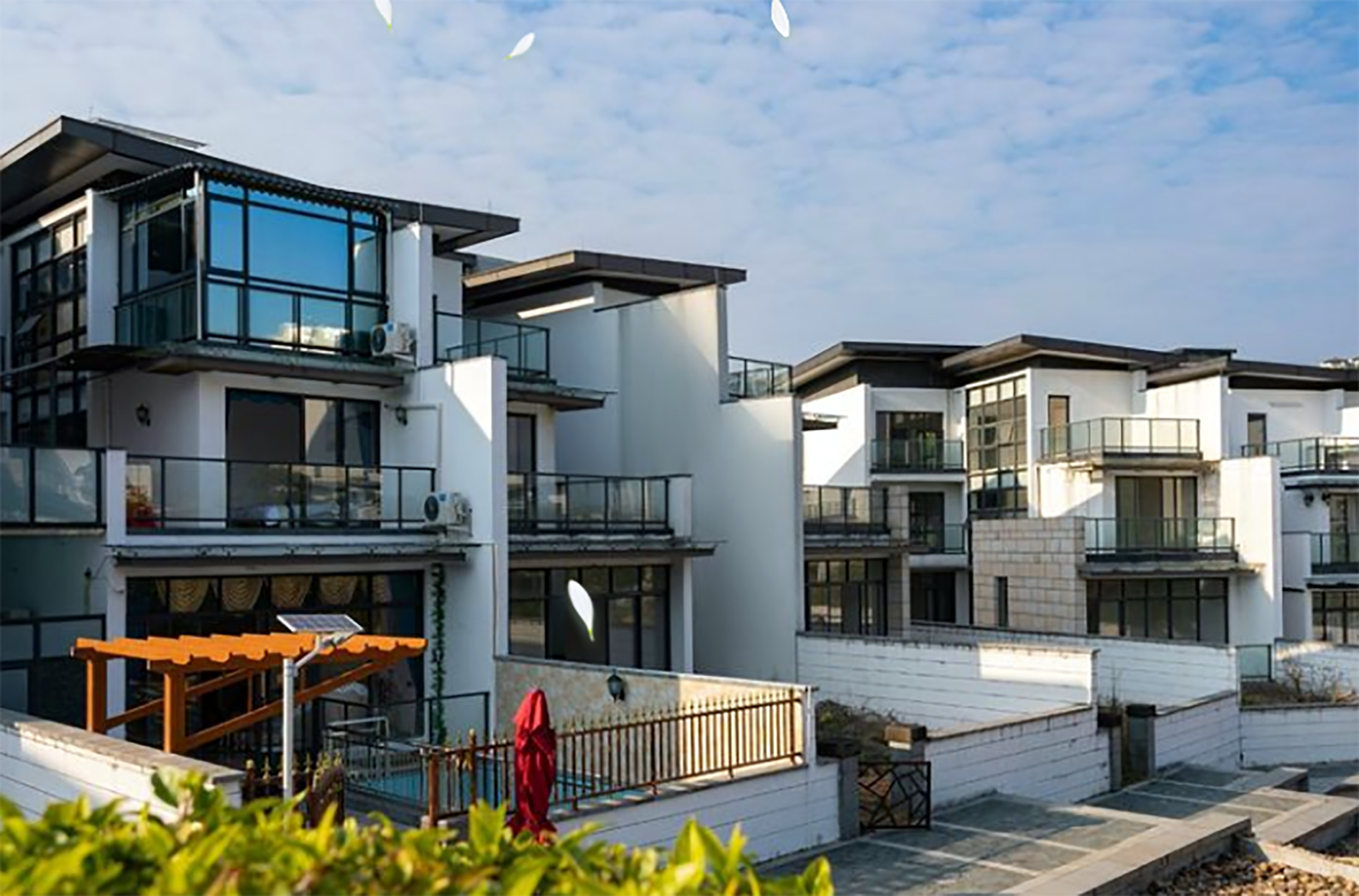 Exterior & Views