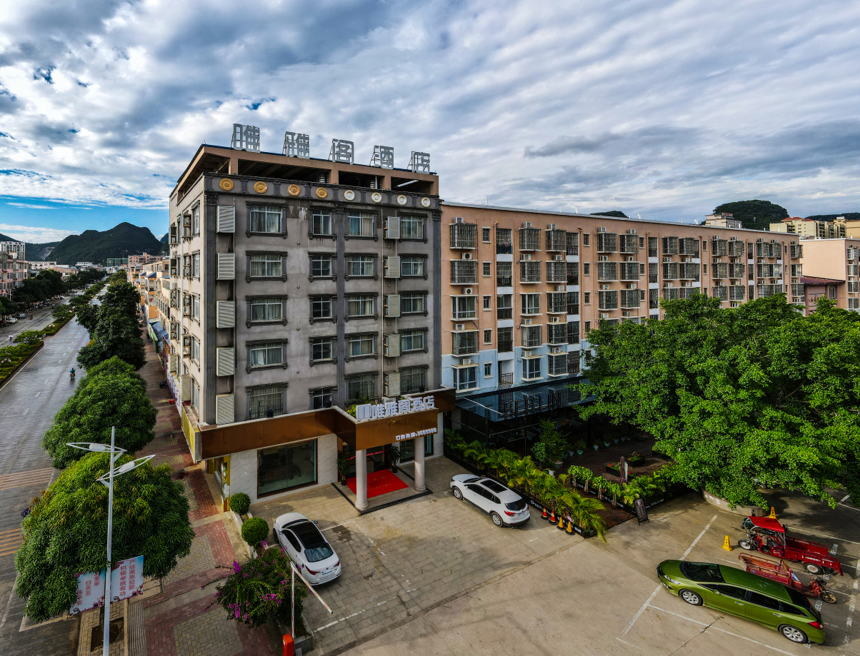 Exterior & Views