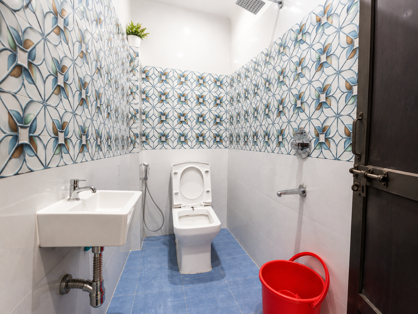 Bathroom, Goroomgo Shiv Kashi P. Guest House - Near Kashi Vishwanath Temple, Varanasi