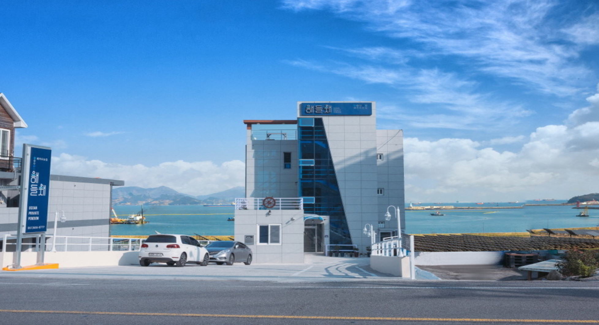 Exterior & Views