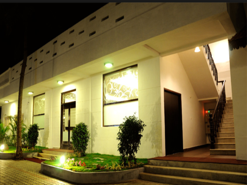 Exterior & Views