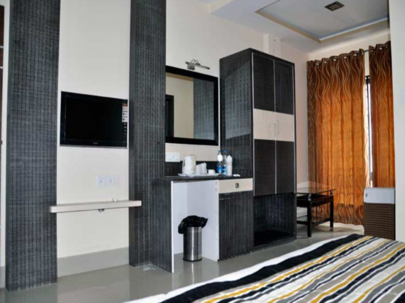 Bedroom 5, Mayor Hotel, Darjiling