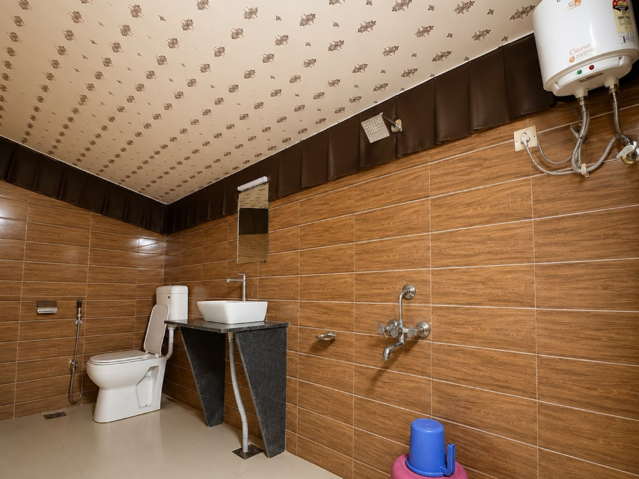 Bathroom 4, Unity Holiday Resort, Narmada