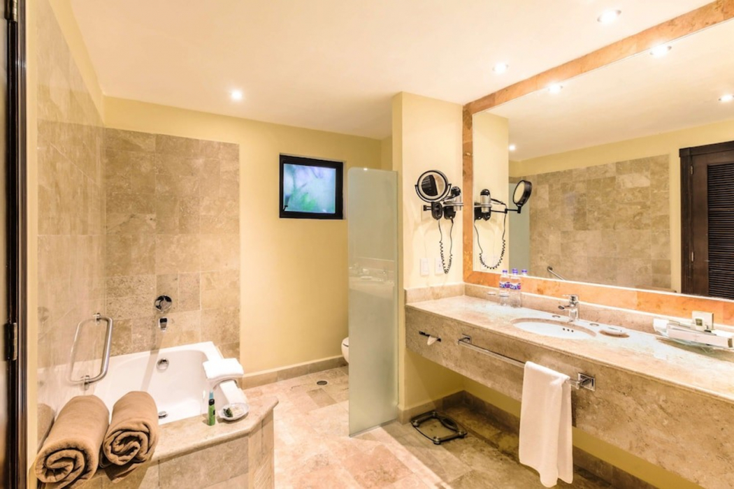 Bathroom 5, Occidental Cozumel - All Inclusive Resort, Cozumel