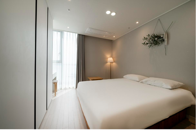 Bedroom, International Ocean Park Nine, Jung