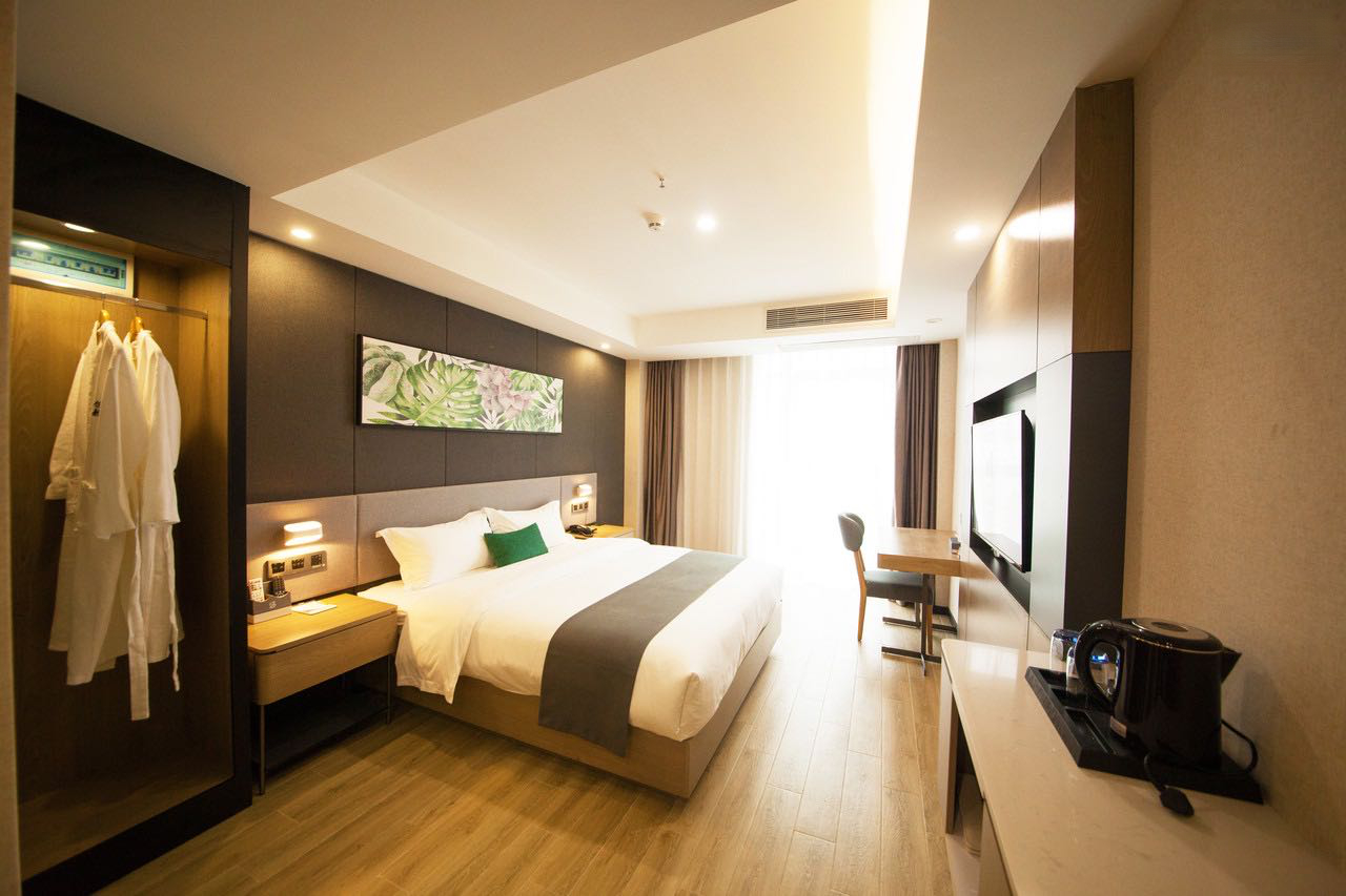 Bedroom 2, Shenzhen Yuemei Four Seasons Hotel, Shenzhen