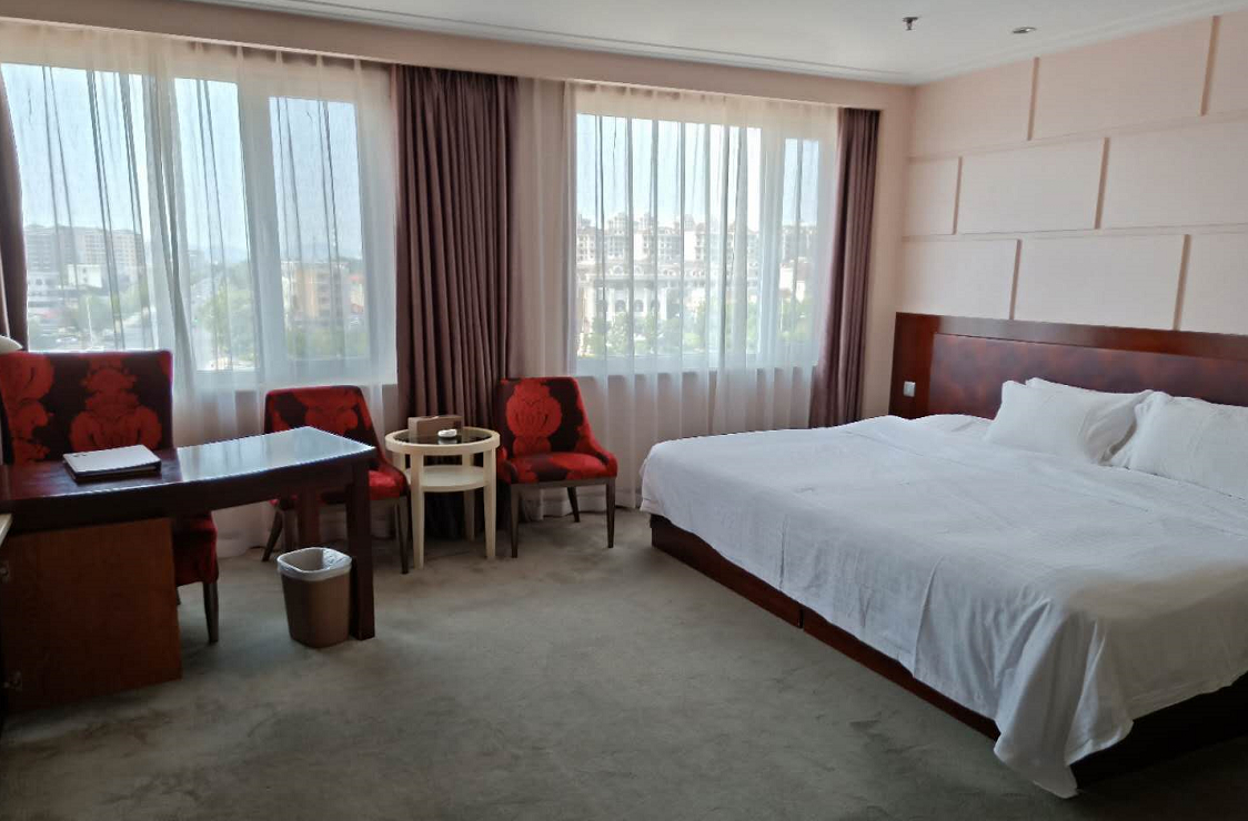 Bedroom 2, Rose Garden Hotel, Dalian