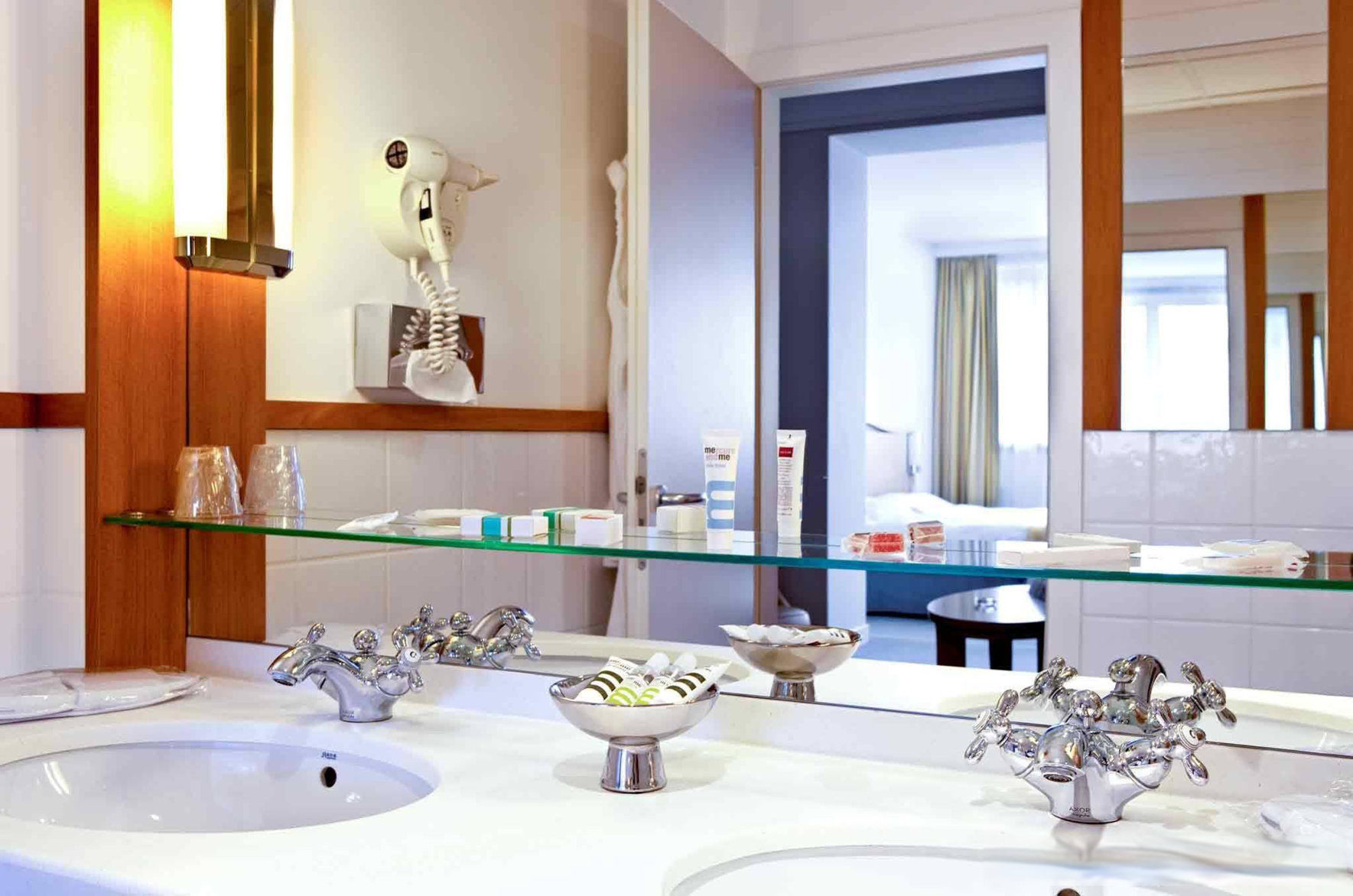 Bathroom 4, Grand Hotel Filippo, Bas-Rhin