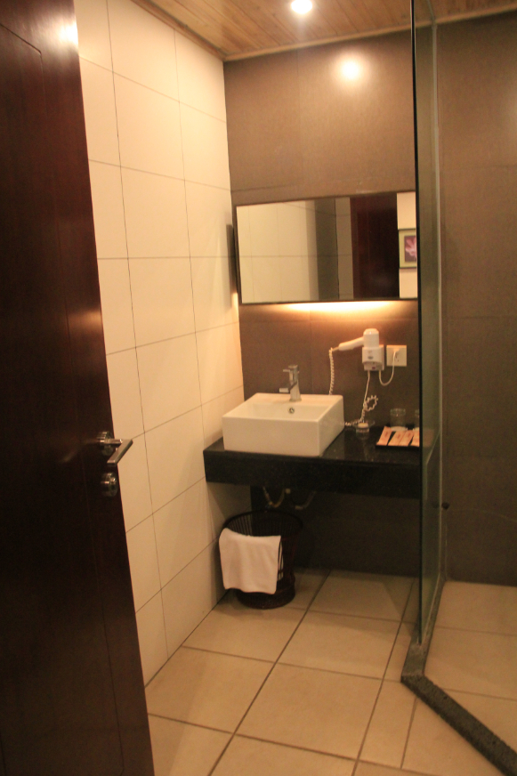 Bathroom 4, Yushuigu Hot Spring Hotel, Maoming