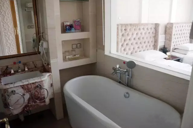 Bathroom 2, Ruidong Hotel, Baynnur