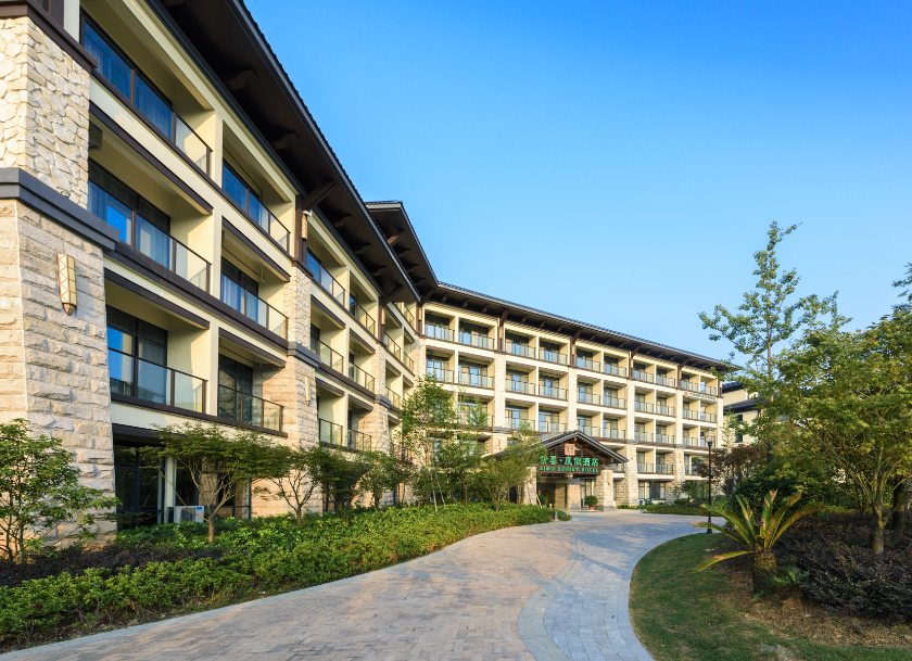 Exterior & Views