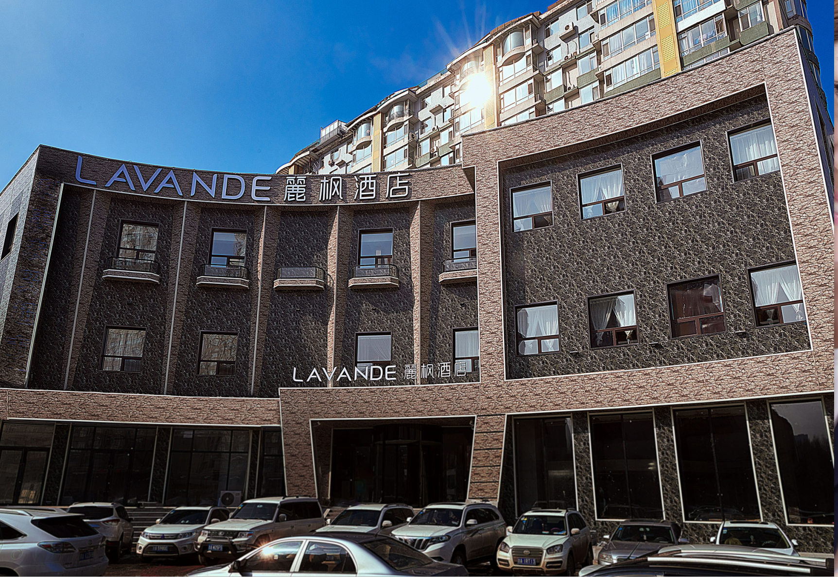 Exterior & Views