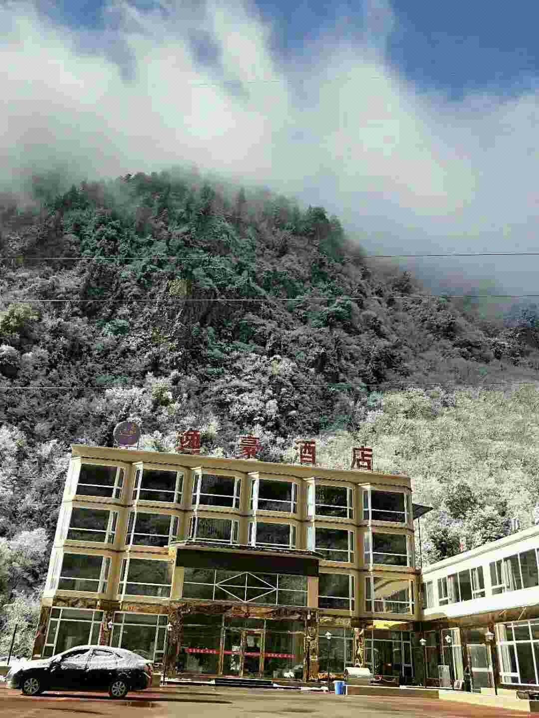 Exterior & Views