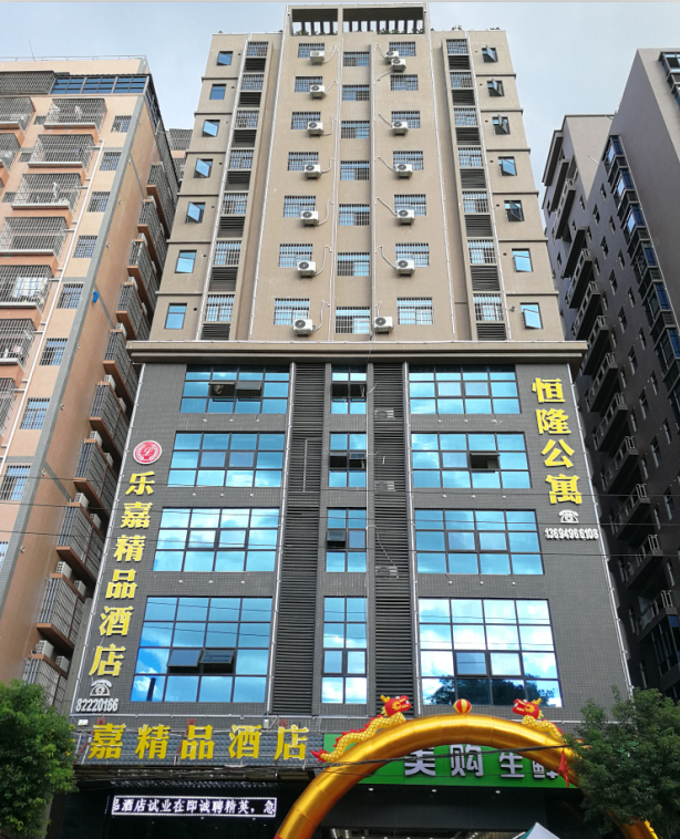 Exterior & Views