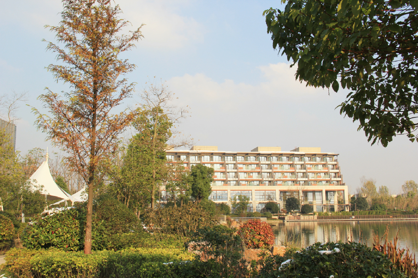 Exterior & Views