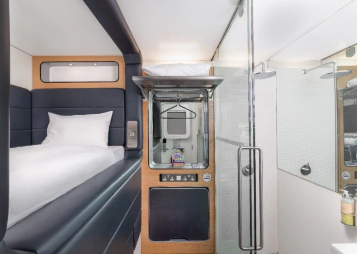 Bedroom 2, YOTELAIR Amsterdam Schiphol Transit Hotel, Haarlemmermeer