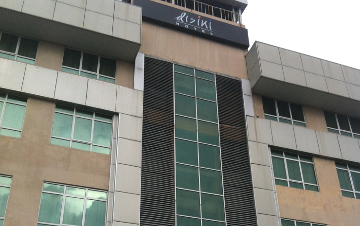 Exterior & Views