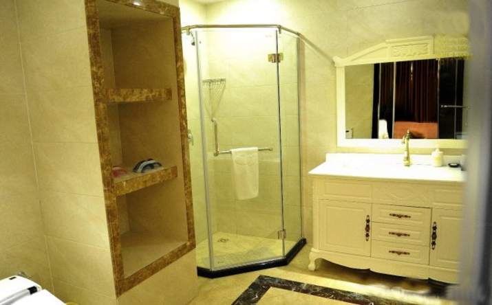 Bathroom 2, Xingang Hotel, Hulunbuir