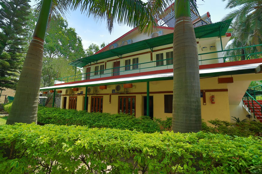 Exterior & Views